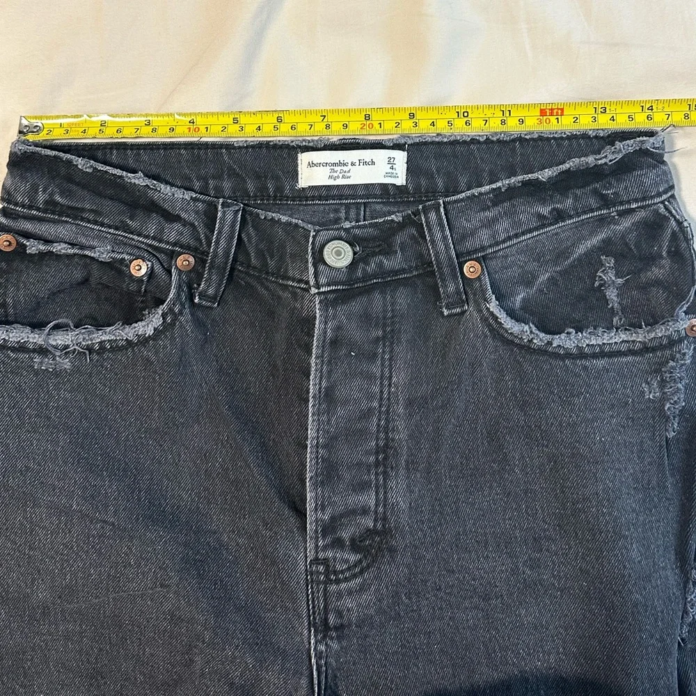 Abercrombie Dad High Rise Distressed Jeans Size 27S